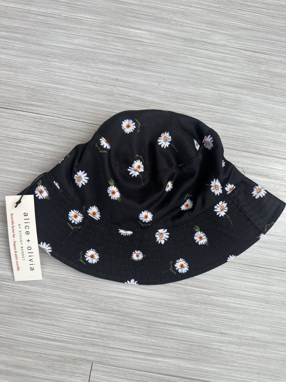 Alice + Olivia Reversible Bucket Hat Black White Daisy Print Stacey Bendet OS